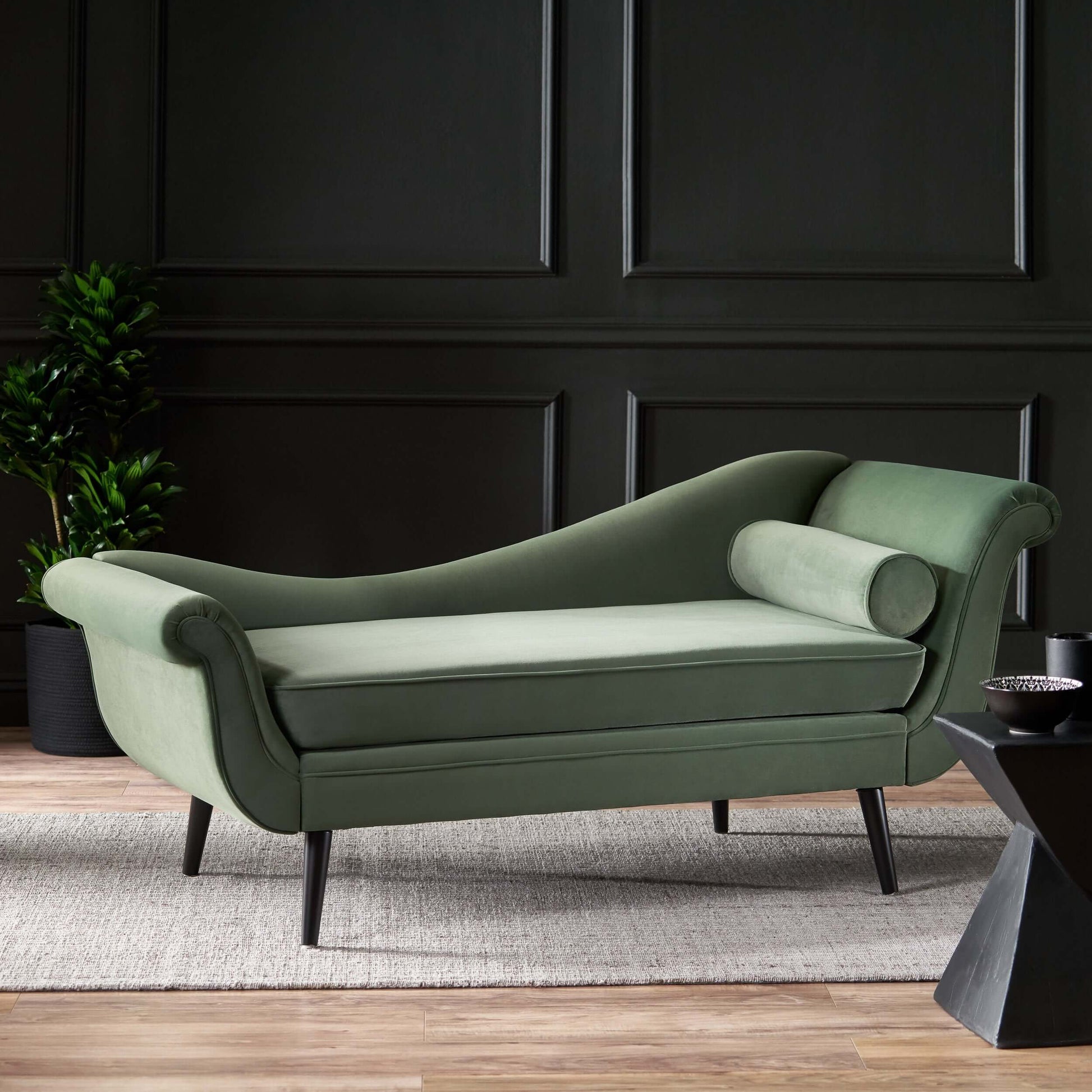 CHAISE LOUNGE