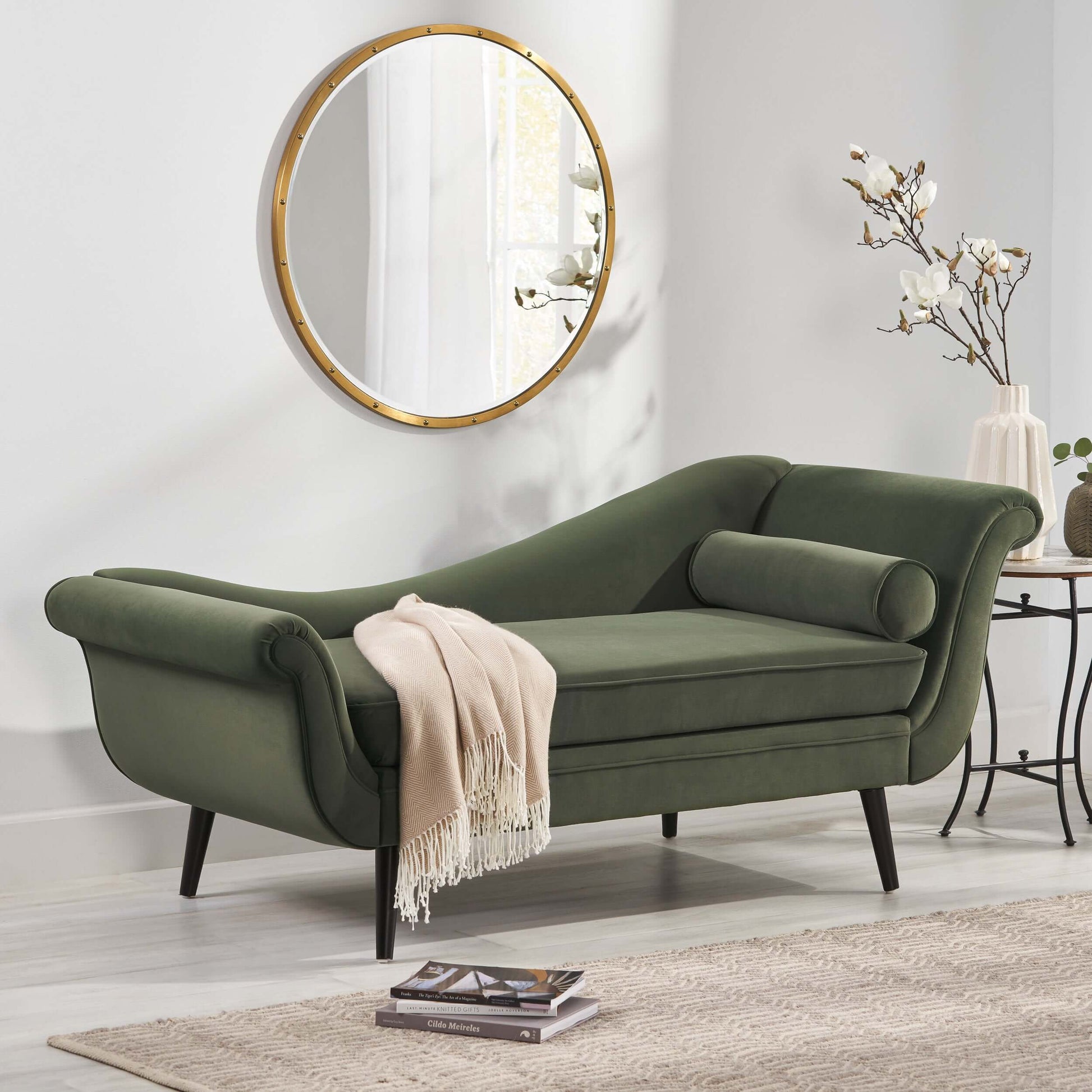 CHAISE LOUNGE