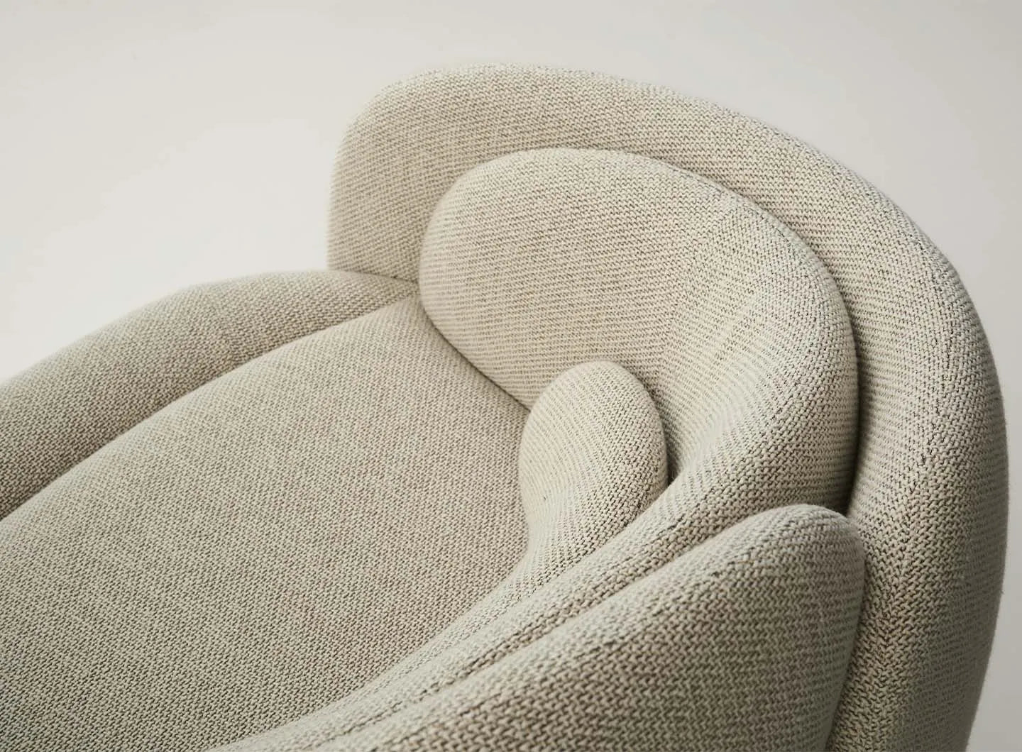 THE PEONIA SOFA